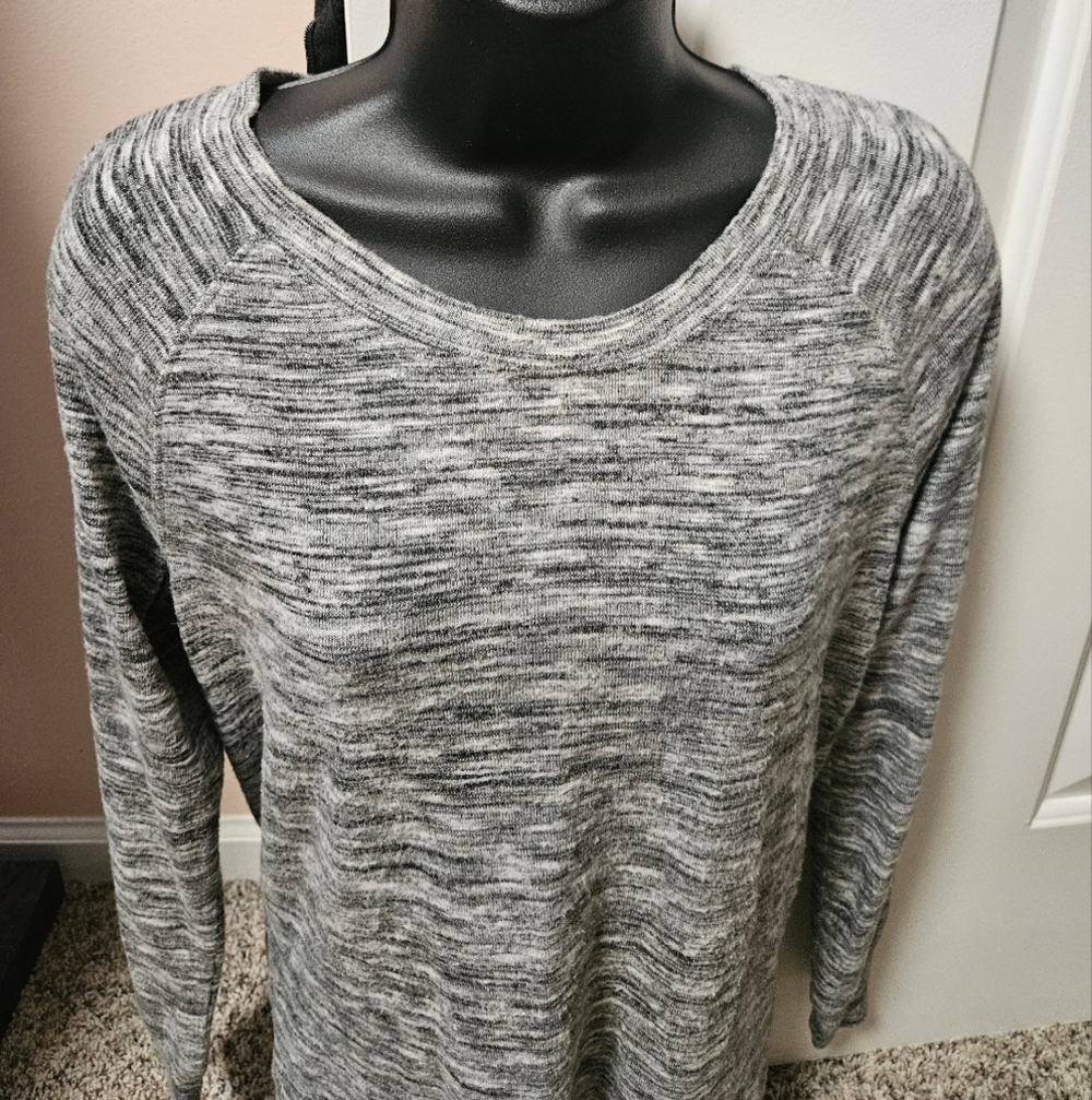 New York & Company Gray Knit Lightweight Sweater - Picture 2 of 10